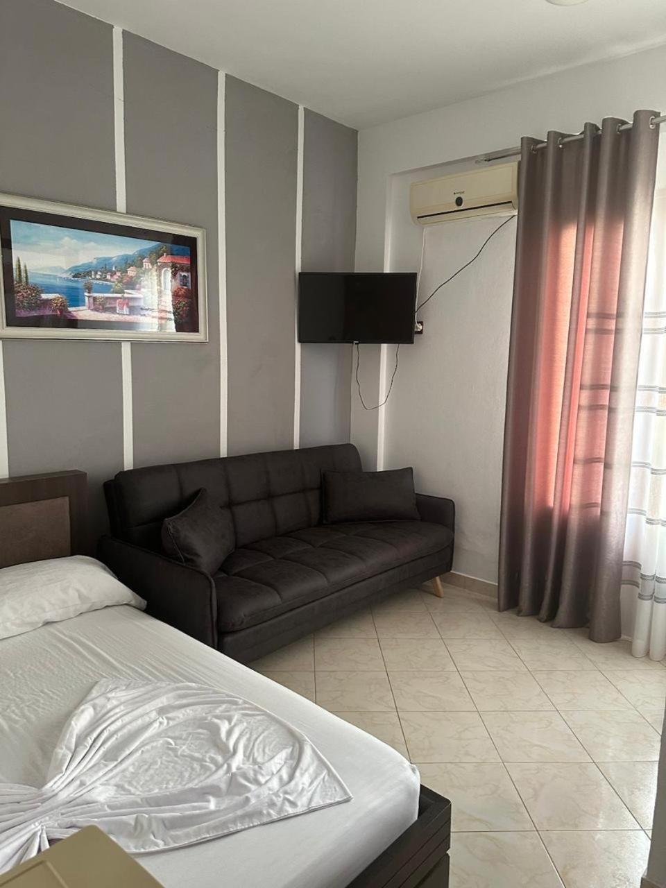 Eid Mar Hostel Vlore Ngoại thất bức ảnh