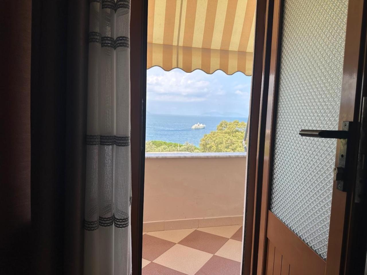 Eid Mar Hostel Vlore Ngoại thất bức ảnh